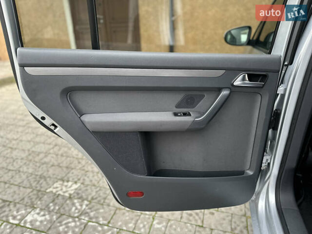 Серый Фольксваген Туран, объемом двигателя 2 л и пробегом 225 тыс. км за 10999 $, фото 133 на Automoto.ua