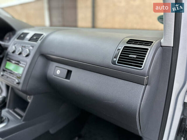 Серый Фольксваген Туран, объемом двигателя 2 л и пробегом 225 тыс. км за 10999 $, фото 96 на Automoto.ua