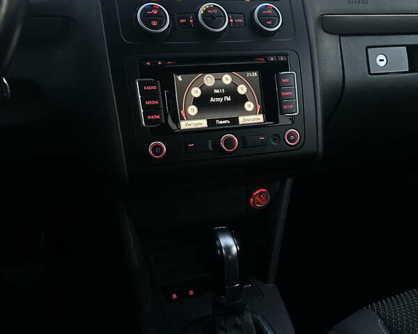 Фольксваген Туран 2013 в Сарнах на Automoto.ua Серый Фольксваген Туран, объемом двигателя 1.6 л и пробегом 249 тыс. км за 11350 $, фото 46 на Automoto.ua