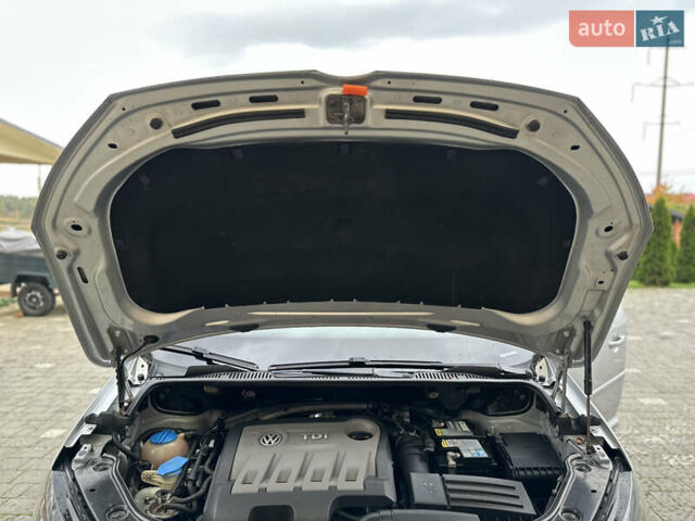 Серый Фольксваген Туран, объемом двигателя 2 л и пробегом 225 тыс. км за 10999 $, фото 149 на Automoto.ua