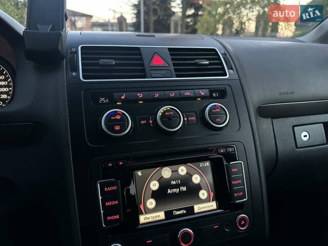 Фольксваген Туран 2013 в Сарнах на Automoto.ua Серый Фольксваген Туран, объемом двигателя 1.6 л и пробегом 249 тыс. км за 11350 $, фото 47 на Automoto.ua