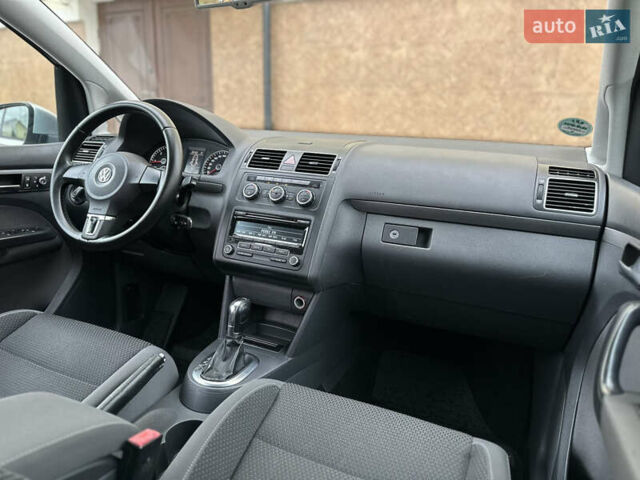 Серый Фольксваген Туран, объемом двигателя 2 л и пробегом 225 тыс. км за 10999 $, фото 124 на Automoto.ua