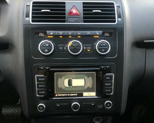 Сірий Фольксваген Туран, об'ємом двигуна 2 л та пробігом 228 тис. км за 14690 $, фото 69 на Automoto.ua