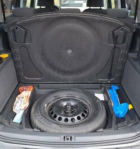 Серый Фольксваген Туран, объемом двигателя 1.97 л и пробегом 179 тыс. км за 14200 $, фото 12 на Automoto.ua