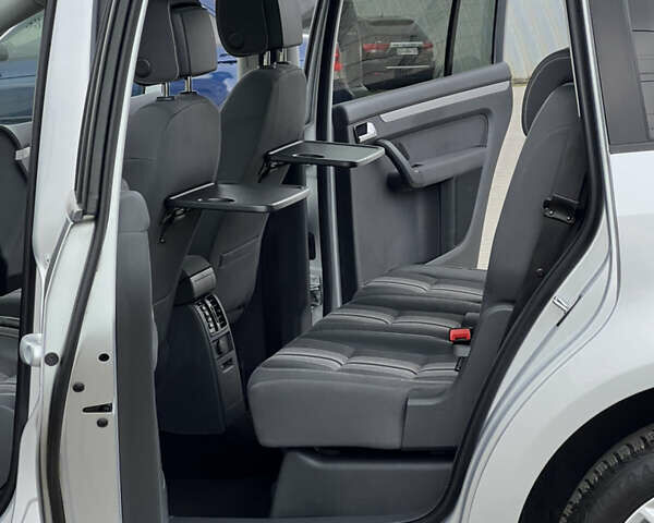 Серый Фольксваген Туран, объемом двигателя 1.97 л и пробегом 163 тыс. км за 14499 $, фото 28 на Automoto.ua