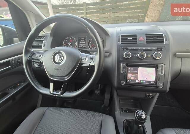 Серый Фольксваген Туран, объемом двигателя 1.6 л и пробегом 300 тыс. км за 10500 $, фото 20 на Automoto.ua