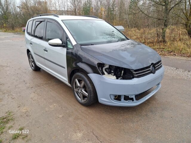 Серый Фольксваген Туран, объемом двигателя 1.6 л и пробегом 220 тыс. км за 6950 $, фото 1 на Automoto.ua