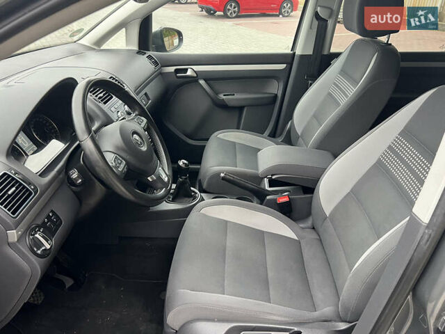 Серый Фольксваген Туран, объемом двигателя 1.6 л и пробегом 201 тыс. км за 12800 $, фото 20 на Automoto.ua