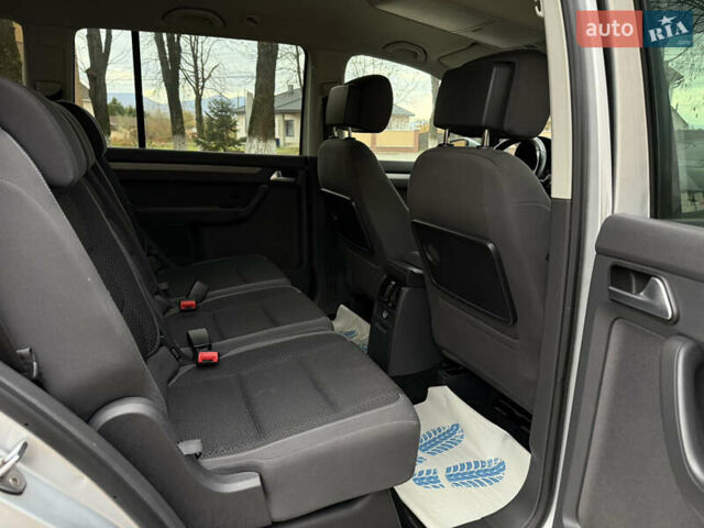 Серый Фольксваген Туран, объемом двигателя 1.6 л и пробегом 242 тыс. км за 10700 $, фото 21 на Automoto.ua