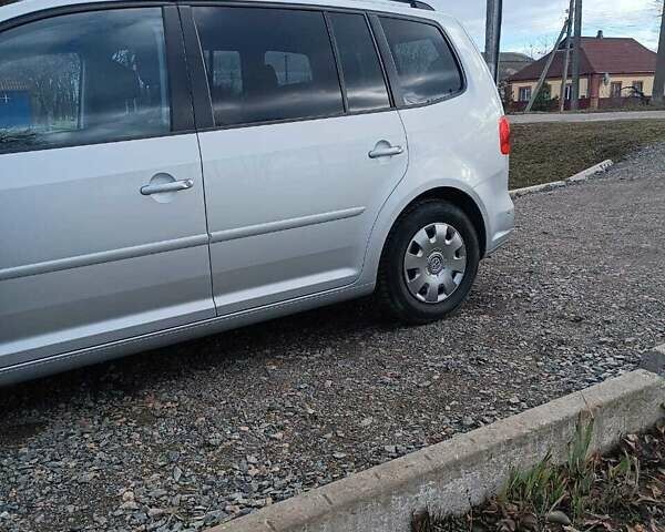 Серый Фольксваген Туран, объемом двигателя 1.6 л и пробегом 206 тыс. км за 10500 $, фото 12 на Automoto.ua