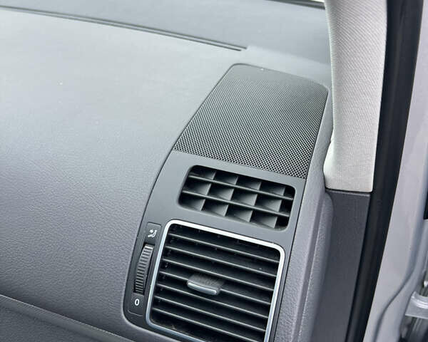 Серый Фольксваген Туран, объемом двигателя 1.97 л и пробегом 163 тыс. км за 14499 $, фото 56 на Automoto.ua