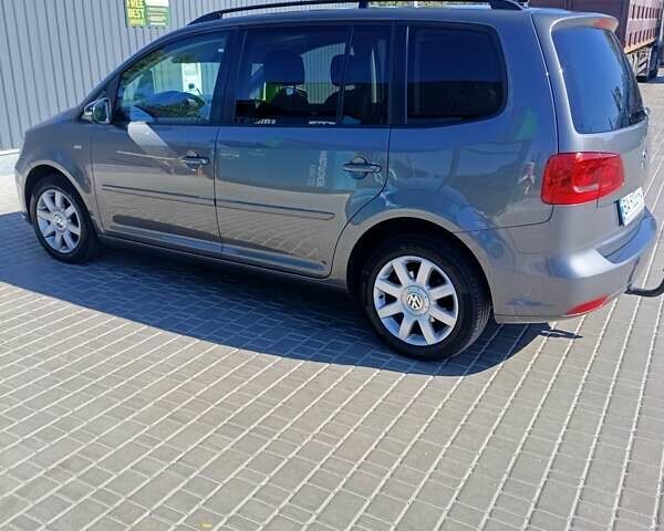 Серый Фольксваген Туран, объемом двигателя 1.6 л и пробегом 259 тыс. км за 12200 $, фото 4 на Automoto.ua