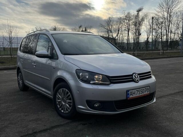 Серый Фольксваген Туран, объемом двигателя 1.6 л и пробегом 239 тыс. км за 11800 $, фото 1 на Automoto.ua