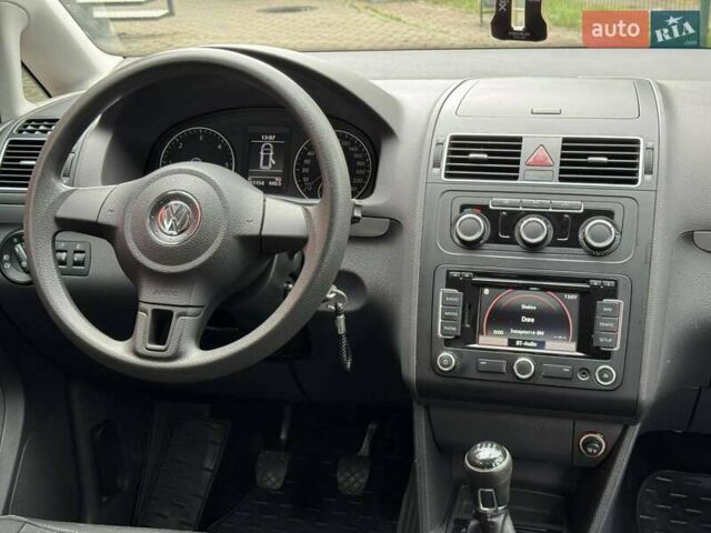 Серый Фольксваген Туран, объемом двигателя 1.6 л и пробегом 251 тыс. км за 11600 $, фото 11 на Automoto.ua