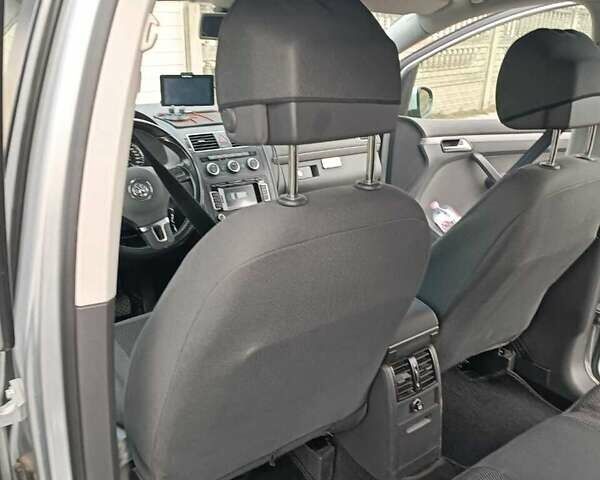 Серый Фольксваген Туран, объемом двигателя 1.6 л и пробегом 206 тыс. км за 10500 $, фото 13 на Automoto.ua