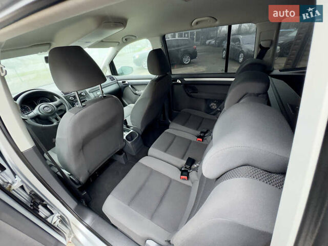 Серый Фольксваген Туран, объемом двигателя 1.39 л и пробегом 223 тыс. км за 10500 $, фото 24 на Automoto.ua