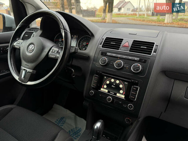 Серый Фольксваген Туран, объемом двигателя 1.6 л и пробегом 242 тыс. км за 10700 $, фото 32 на Automoto.ua
