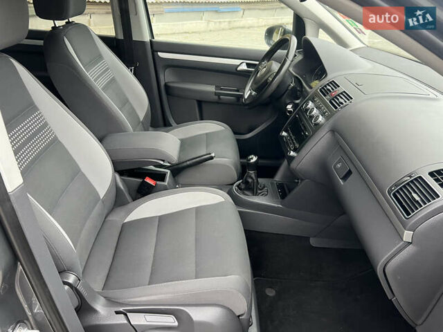 Серый Фольксваген Туран, объемом двигателя 1.6 л и пробегом 201 тыс. км за 12800 $, фото 17 на Automoto.ua