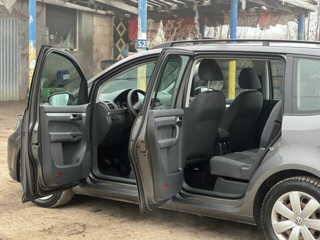 Серый Фольксваген Туран, объемом двигателя 1.6 л и пробегом 227 тыс. км за 9350 $, фото 16 на Automoto.ua