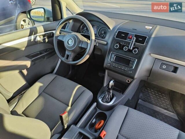 Серый Фольксваген Туран, объемом двигателя 1.6 л и пробегом 193 тыс. км за 11499 $, фото 19 на Automoto.ua