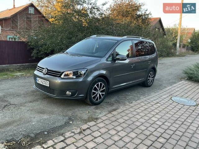 Сірий Фольксваген Туран, об'ємом двигуна 1.6 л та пробігом 252 тис. км за 10900 $, фото 1 на Automoto.ua