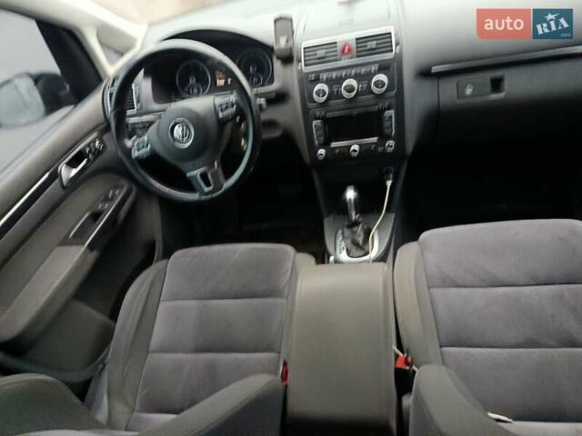 Серый Фольксваген Туран, объемом двигателя 2 л и пробегом 276 тыс. км за 14200 $, фото 5 на Automoto.ua