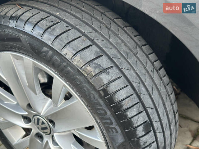 Серый Фольксваген Туран, объемом двигателя 2 л и пробегом 253 тыс. км за 12700 $, фото 8 на Automoto.ua
