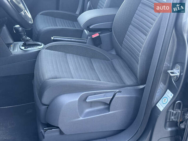 Серый Фольксваген Туран, объемом двигателя 1.6 л и пробегом 189 тыс. км за 11950 $, фото 31 на Automoto.ua