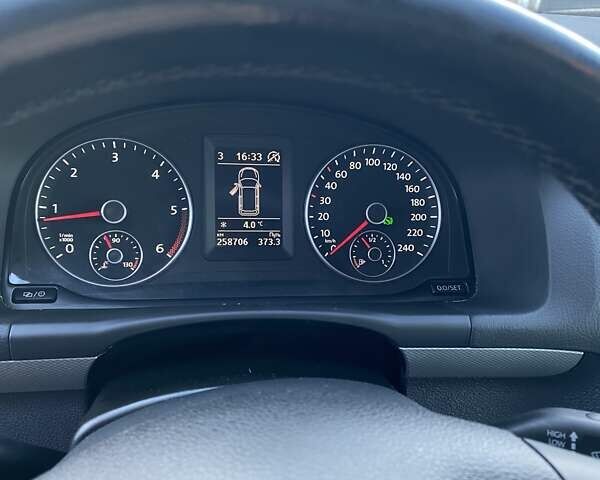 Серый Фольксваген Туран, объемом двигателя 1.6 л и пробегом 258 тыс. км за 10900 $, фото 20 на Automoto.ua