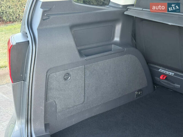 Серый Фольксваген Туран, объемом двигателя 1.6 л и пробегом 189 тыс. км за 11950 $, фото 69 на Automoto.ua