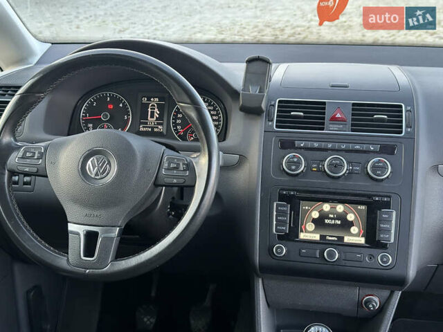 Серый Фольксваген Туран, объемом двигателя 2 л и пробегом 253 тыс. км за 12700 $, фото 23 на Automoto.ua