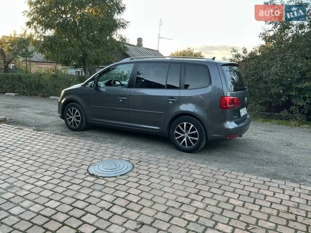Сірий Фольксваген Туран, об'ємом двигуна 1.6 л та пробігом 252 тис. км за 10900 $, фото 4 на Automoto.ua