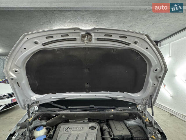 Серый Фольксваген Туран, объемом двигателя 0 л и пробегом 256 тыс. км за 11190 $, фото 70 на Automoto.ua