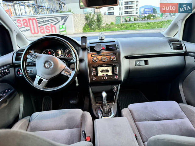 Серый Фольксваген Туран, объемом двигателя 2 л и пробегом 285 тыс. км за 11900 $, фото 12 на Automoto.ua