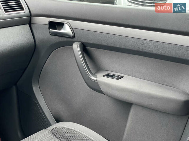 Серый Фольксваген Туран, объемом двигателя 1.6 л и пробегом 269 тыс. км за 10500 $, фото 20 на Automoto.ua