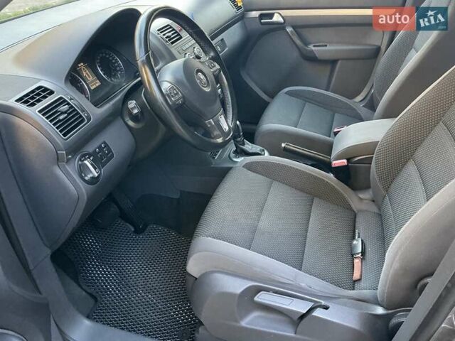 Сірий Фольксваген Туран, об'ємом двигуна 1.6 л та пробігом 252 тис. км за 10900 $, фото 11 на Automoto.ua