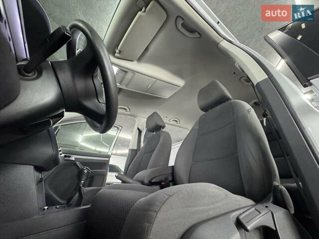 Серый Фольксваген Туран, объемом двигателя 0 л и пробегом 256 тыс. км за 11190 $, фото 38 на Automoto.ua