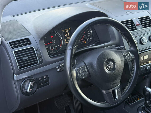 Серый Фольксваген Туран, объемом двигателя 1.6 л и пробегом 189 тыс. км за 11950 $, фото 46 на Automoto.ua