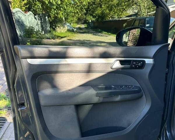 Серый Фольксваген Туран, объемом двигателя 1.6 л и пробегом 189 тыс. км за 11000 $, фото 24 на Automoto.ua