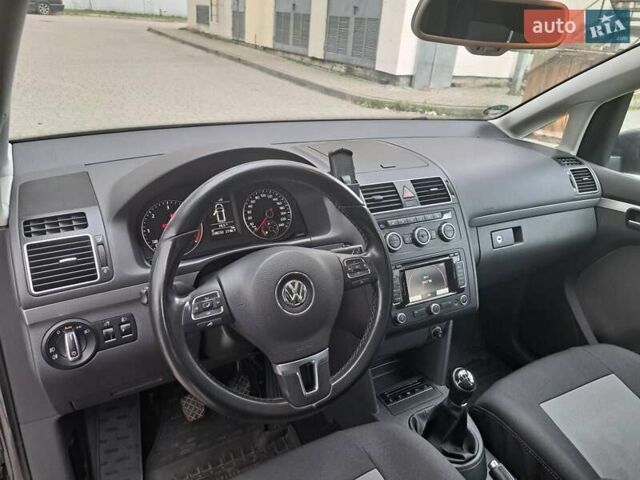 Серый Фольксваген Туран, объемом двигателя 1.6 л и пробегом 238 тыс. км за 14450 $, фото 26 на Automoto.ua