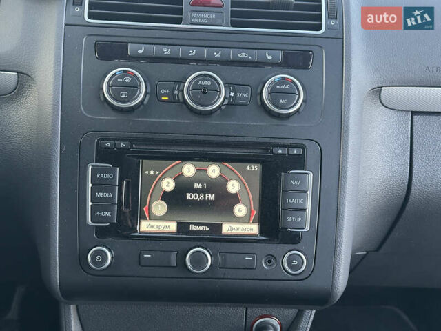 Серый Фольксваген Туран, объемом двигателя 2 л и пробегом 253 тыс. км за 12700 $, фото 24 на Automoto.ua