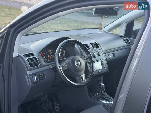 Серый Фольксваген Туран, объемом двигателя 1.6 л и пробегом 189 тыс. км за 11950 $, фото 29 на Automoto.ua