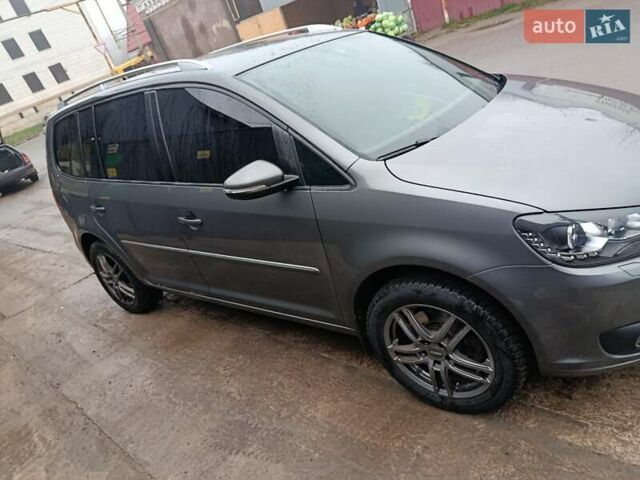 Серый Фольксваген Туран, объемом двигателя 2 л и пробегом 276 тыс. км за 14200 $, фото 4 на Automoto.ua