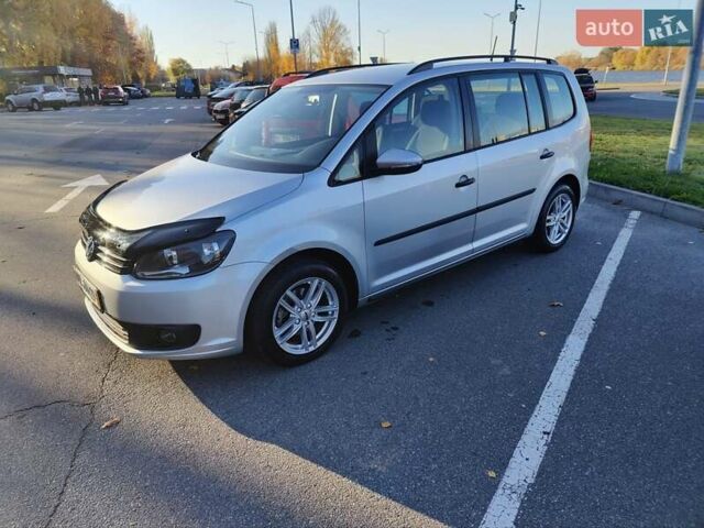 Серый Фольксваген Туран, объемом двигателя 1.6 л и пробегом 193 тыс. км за 11499 $, фото 2 на Automoto.ua