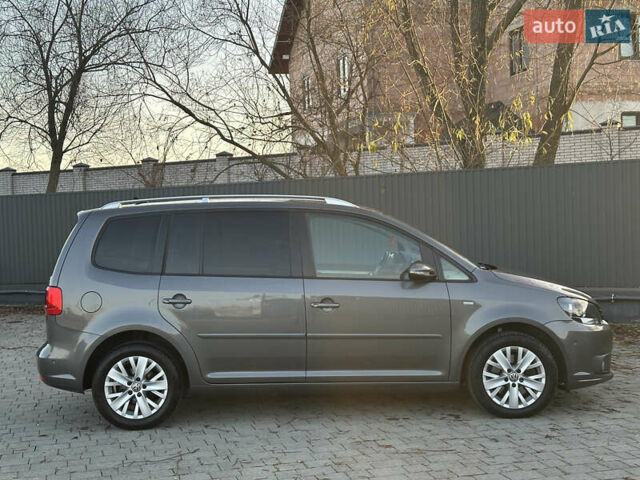 Серый Фольксваген Туран, объемом двигателя 2 л и пробегом 253 тыс. км за 12700 $, фото 5 на Automoto.ua