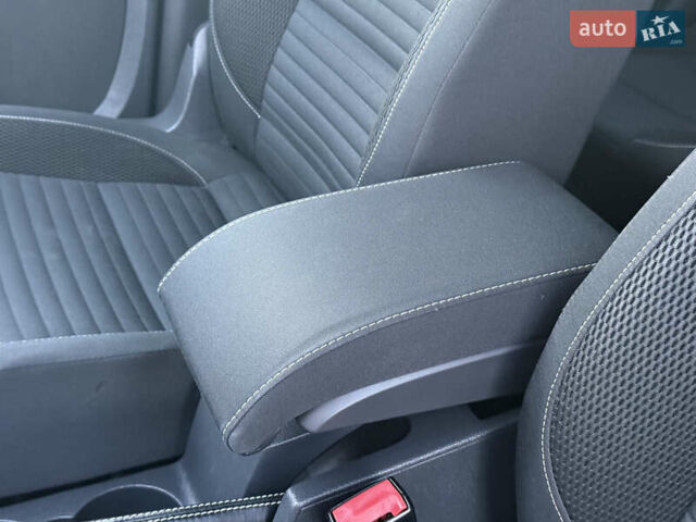 Серый Фольксваген Туран, объемом двигателя 1.6 л и пробегом 189 тыс. км за 11950 $, фото 54 на Automoto.ua