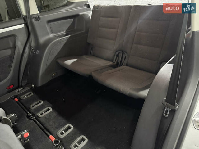 Серый Фольксваген Туран, объемом двигателя 0 л и пробегом 256 тыс. км за 11190 $, фото 48 на Automoto.ua