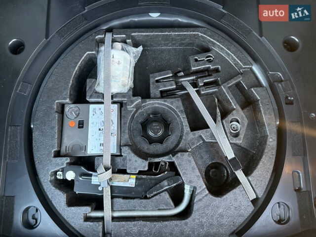 Серый Фольксваген Туран, объемом двигателя 1.6 л и пробегом 189 тыс. км за 11950 $, фото 71 на Automoto.ua