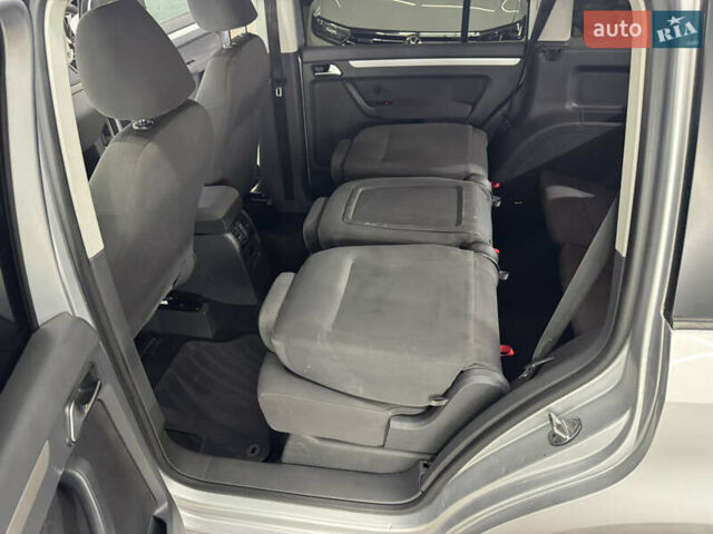 Серый Фольксваген Туран, объемом двигателя 0 л и пробегом 256 тыс. км за 11190 $, фото 46 на Automoto.ua