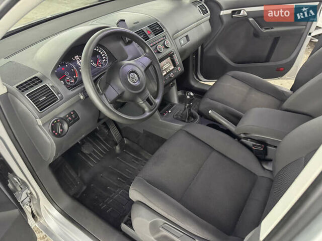Серый Фольксваген Туран, объемом двигателя 0 л и пробегом 256 тыс. км за 11190 $, фото 21 на Automoto.ua